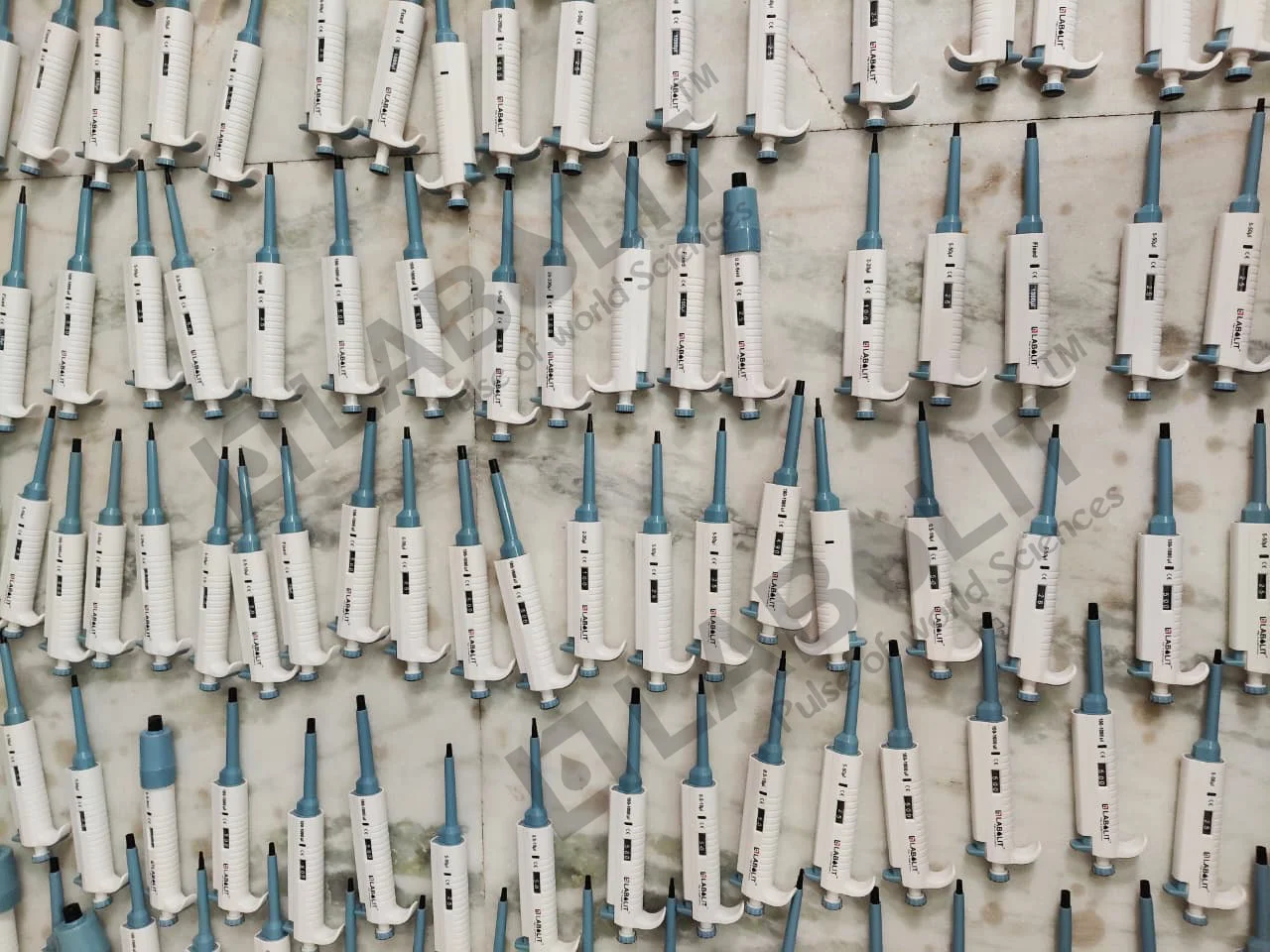 1. Variable Volume Micropipette